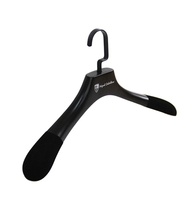 Vente en gros de cintres à un niveau en bois naturel avec pince pour jupe Type de vêtement pour salon