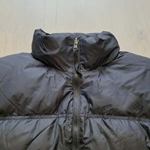 Chaqueta acolchada de invierno para hombre North-Face 2025, negra de alta calidad con cuello levantado y logotipo frontal para mantener el calor - Product Image 1