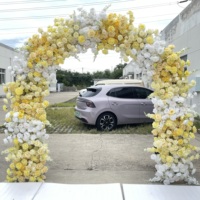 Arche florale de 8x8 pieds, style color-block jaune et blanc, nouvelle conception IFG, pour la décoration d'événements de mariage