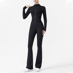 Комплект для йоги и фитнеса из 2 предметов для женщин больших размеров: дышащие леггинсы с расклешенными штанинами и быстросохнущая майка (со склада в США) - Product Image 1