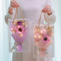 Idées de cadeaux pour la fête des mères, les anniversaires, la Saint-Valentin, les remises de diplômes : Petits bouquets de gypsophiles séchés, de carnations et de roses préservées en PVC