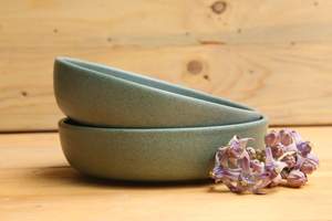 Plato de Cena de Cerámica Hecho a Mano con Diseño Tribal, Tazón Profundo para Sopa o Pasta, Esmaltado en Verde, Apto para Microondas - Product Image 2