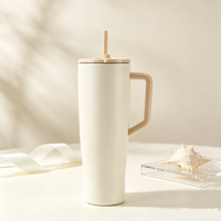 Vente en gros : Gourde isotherme quotidienne en acier inoxydable avec poignée et paille, logo gravé personnalisé
