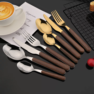 Juego de Cubiertos Antiguos Dorados de Acero Inoxidable con Textura de Madera y Mango de Plástico, Cuchara y Tenedor Planos - Product Image 6