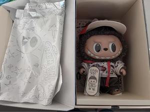 ब्बू विनाइल प्लश गुड़िया क्रॉस-सीमा पार हॉट बिक्री ट्रेंडी डिजाइन के साथ उच्च अंत वैन संयुक्त उत्पाद - Product Image 3