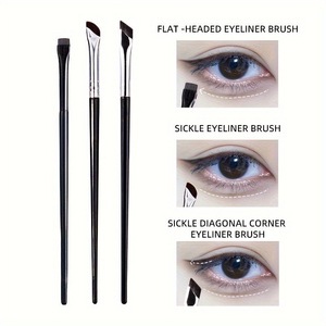Ensemble de 7 pinceaux de maquillage professionnels à poils synthétiques, incluant un pinceau à lame, un pinceau plat, un pinceau coudé, des outils pour sourcils et eyeliner - Product Image 4