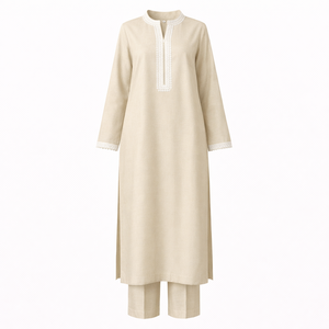 Ensemble deux pièces élégant pour <span class=keywords><strong>femme</strong></span> en <span class=keywords><strong>lin</strong></span> et coton <span class=keywords><strong>beige</strong></span>, avec col en V fendu, bordure en dentelle blanche et fente latérale, idéal pour le quotidien - Product Image 3