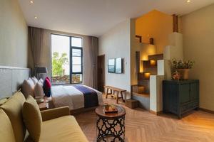 Juego de Muebles de Dormitorio Personalizados para Habitaciones y <span class=keywords><strong>Suites</strong></span> con Vista al Océano en Resorts y Hoteles, Cama Doble de Madera, Mesa de Centro, Silla de Ratán - Product Image 3