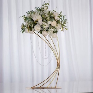 Centro de mesa personalizado de acrílico con soporte de exhibición de hierro forjado y jarrones dorados para bodas, fiestas y banquetes. - Product Image 1
