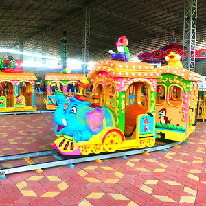 <span class=keywords><strong>Train</strong></span> miniature classique sur rails pour parc à thème, avec un aspect de locomotive à vapeur et plusieurs wagons passagers, idéal pour les balades en famille - Product Image 3