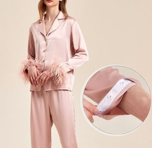 <span class=keywords><strong>Pigiama</strong></span> personalizzato in raso con piume da <span class=keywords><strong>donna</strong></span> a manica lunga abbigliamento da notte Casual per ragazze con piume di struzzo nuovo <span class=keywords><strong>pigiama</strong></span> setoso da <span class=keywords><strong>donna</strong></span> - Product Image 4