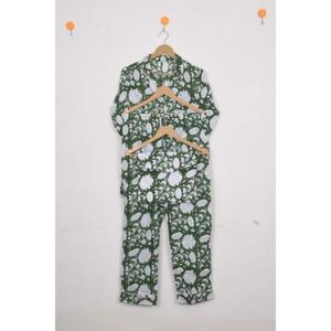 Nouvel ensemble de pyjama floral imprimé à la main pour femme, haut boutonné à manches longues et pantalon à taille élastique, tenue de détente - Product Image 3