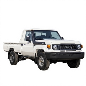 Toyota Land Cruiser 79 Pickup Truck Blanc Cabine Simple Transmission Manuelle Pneus R16 Phares Halogènes Moteur Essence 4 Places - Product Image 1