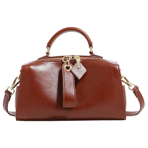 WEEKS ZPT028 Borsa a Tracolla/Crossbody da Donna in Vera Pelle, Forma a Cuscino, con Catena <span class=keywords><strong>e</strong></span> Chiusura a Cerniera, <span class=keywords><strong>Design</strong></span> di Lusso alla <span class=keywords><strong>Moda</strong></span> - Product Image 1