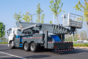 Camión con Plataforma Elevadora Telescópica ISUZU ELF 56M, Combustible Diésel, Control Hidráulico Manual, Euro 6, Nuevo - Product Image 4