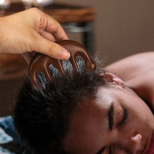Popular logotipo personalizado cabeza Gua Sha herramientas de masaje de cabello masaje peine de madera de sándalo cepillo masajeador de cuero cabelludo para el crecimiento del cabello - Product Image 6