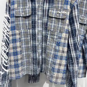 Camicia in Flanella da Uomo Personalizzata con Maniche Lunghe, Design con Inserti, Stampa Serigrafica, Strass Lucidi e Logo in Metallo Personalizzato - Product Image 4