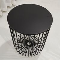 Table d'appoint ronde en MDF noir avec structure en fil métallique