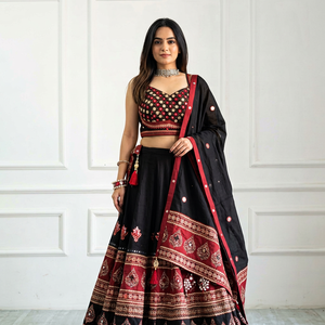 Nuevo y Tradicional LAHENGA CHOLI de Diseñador con Trabajo de Espejos Reales, Lentejuelas y Bordado Zari para Navratri Festivo - Product Image 1