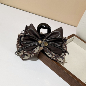 Pince à Cheveux Nœud Papillon Élégante et Simple, Faite à la Main, Luxe Léger, Tendance, pour Femme – Accessoire de Mode Cheveux Très Vendu - Product Image 4