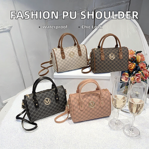 กระเป๋าคลัทช์หนัง PU กันน้ำสำหรับผู้หญิง น้ำหนักเบา สายสะพายไหล่ ปิดด้วยซิป ซับในโพลีเอสเตอร์ ความจุ 1-1.9 ลิตร เหมาะสำหรับการเดินทางท่องเที่ยวกลางแจ้ง - Product Image 2