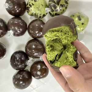Juguete Antiestrés de Bola de Chocolate con Sonido, Juguete Sensorial de TPR para Aliviar la Ansiedad, Divertido para Amantes de las Tendencias - Product Image 1