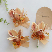 Set Korsase & Boutonniere Pernikahan Buatan Tangan, Bunga Pergelangan Tangan & Pin Kerah Buatan untuk Pengantin Wanita, Pengantin Pria, Pengiring Pengantin.