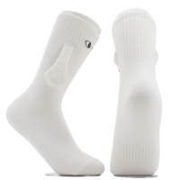 Chaussettes en coton unisexes personnalisées en gros, noires et blanches, style décontracté, broderie magnétique, chaussettes couple qui se tiennent par la main, en vente