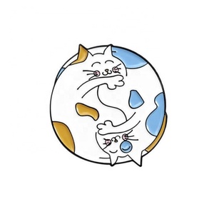 Oneway Badges et épingles en émail personnalisés en métal, rigides et souples, avec motif chat mignon - Product Image 6