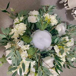 KEWEI-J939 Bouquet de fleurs artificielles avec feuilles d'eucalyptus vertes et <span class=keywords><strong>roses</strong></span> blanches pour centre de table de mariage - Product Image 4