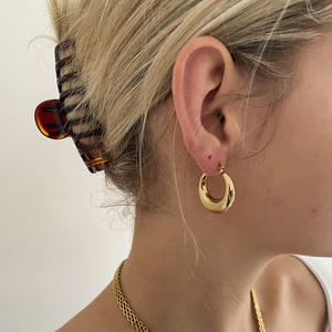 ต่างหูมีฮู้ดทรงรีทรงกลมบิดเรียบสำหรับผู้หญิงต่างหูสแตนเลสแฟชั่นสำหรับทุกวัน - Product Image 6