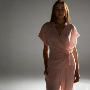 Camicetta Elegante Rosa da Donna <span class=keywords><strong>con</strong></span> Scollo a V e Maniche Corte, Stile Mock Wrap <span class=keywords><strong>con</strong></span> <span class=keywords><strong>Nodo</strong></span> e Fibbia, per Ufficio e Lavoro - Product Image 4