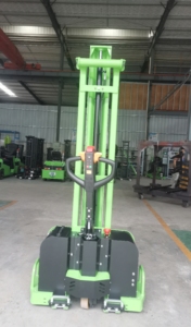 รถยกพาเลทไฟฟ้า WELIFTRICH 500-1000 กก. แบบยกขึ้นเองได้ แบตเตอรี่ลิเธียม 48V 21Ah ยางโพลียูรีเทน ควบคุมการทำงานด้วยมือ - Product Image 4