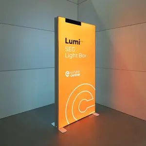 Özelleştirme tasarım alüminyum çerçeve aydınlatmalı kumaş ayakta led ışık kutu için reklam ekranı