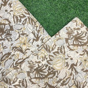 Tela de Algodón con Estampado Floral Hecho a Mano, Tela de Algodón Suave con Estampado Botánico Beige, Material para Vestidos Hecho a Mano en India, Tela para Decoración del Hogar - Product Image 1