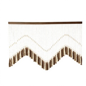 Décoration murale en macramé Hemasa Fashions, motif feuillage vert sauge et blanc, avec pompons perlés, style bohème, scènes naturelles - Product Image 5