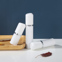Bouteille de pompe de sérum sans air blanc de luxe en gros pour les soins de la peau emballage cosmétique vide avec sérigraphie comme matériau