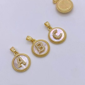 18K placcato oro rotondo CZ ciondolo alfabeto charm a a a Z lettere madreperla iniziale per la creazione di gioielli fai da te collana - Product Image 3
