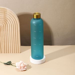 Nueva botella <span class=keywords><strong>de</strong></span> agua creativa <span class=keywords><strong>de</strong></span> <span class=keywords><strong>plástico</strong></span> agradable 1000ml botella <span class=keywords><strong>de</strong></span> agua escolar para estudiantes sin BPA Simple <span class=keywords><strong>con</strong></span> logotipo personalizado para regalo publicitario - Product Image 6