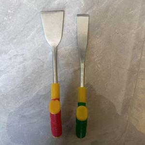 Autre houe de jardin à lame métallique finition acier inoxydable, manche en plastique rouge, jaune, vert, pour creuser l'herbe et les légumes, outil de jardinage - Product Image 1