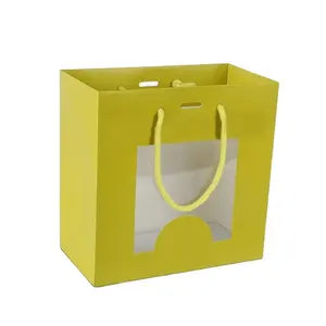 Bolsa de Boutique de lujo con logotipo personalizado Juguetes de regalo reciclados Bolsas de papel de embalaje con ventana transparente