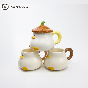 Mug en céramique en forme de canard mignon de dessin animé, avec couvercle à ruban, sans BPA, compatible micro-ondes, portable, pour le petit-déjeuner domestique - Vente en gros - Product Image 1