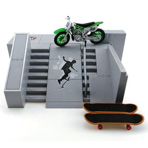 Doigt <span class=keywords><strong>Skate</strong></span> <span class=keywords><strong>Rampe</strong></span> Kit <span class=keywords><strong>Skate</strong></span> Park Kit Lieu Props Alliage Doigt Vélo Scooter Pantalon/touche skatepark - Product Image 4