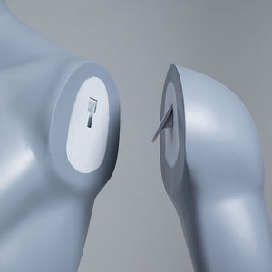 Maniquí Deportivo Masculino Ajustable de Cuerpo Completo Kainice Athletics, Soporte de Exhibición de Fibra de Vidrio Negro con Trípode, Maniquí Deportivo de Fútbol - Product Image 4