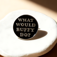 Broche en alliage de zinc avec dialogue de série télévisée américaine classique transfrontalière, Badges métalliques, Épingles à revers combinées série lettres