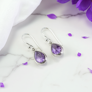 Eleganti Orecchini Pendenti con Gemma Viola a Goccia in Argento 925 con Montatura a Castone, Gioielli Raffinati da Donna per Uso Quotidiano - Product Image 2