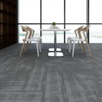 Carreaux de moquette gris Tapis en nylon gris Revêtement de sol Bureau Hôtel Hall Bibliothèque Carreaux de moquette de luxe