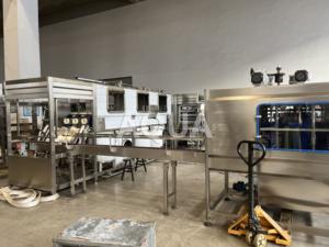 Tambor de barril grande completamente automático Línea completa de producción de agua mineral de 5 galones - Product Image 4