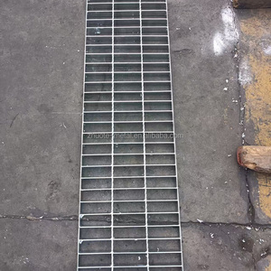 Grille de drainage <span class=keywords><strong>en</strong></span> acier galvanisé durable anti-corrosion pour passerelles industrielles et drainage des sols d'usine - Product Image 2