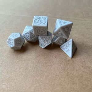 Juego de Dados Poliédricos de Acrílico Personalizados con Patrones Retro para Juegos de Rol, 7 Piezas, Venta al Por Mayor - Product Image 3